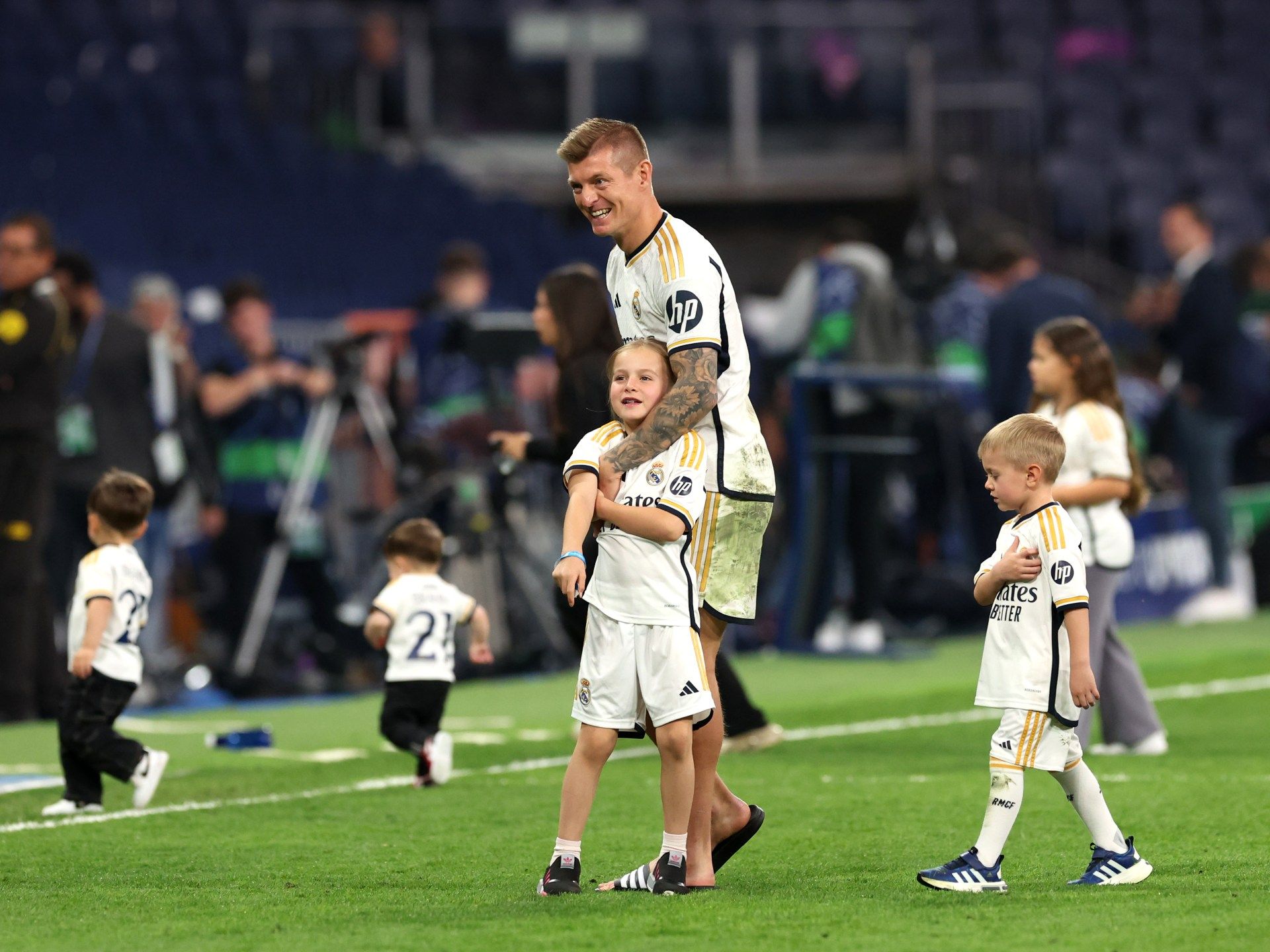 10 صور تلخص مسيرة عقد من الزمن أمضاه كروس مع ريال مدريد - موقع الخليج الان