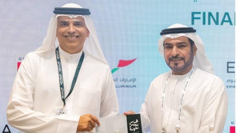 حمدان بن مبارك يُكرّم رعاة اتحاد الكرة