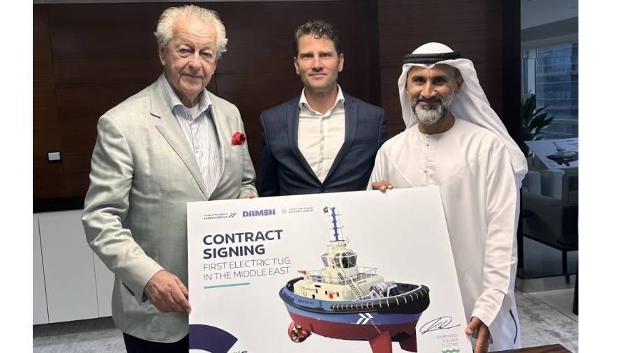 «موانئ أبوظبي» تختبر أول قاطرة بحرية كهربائية في المنطقة