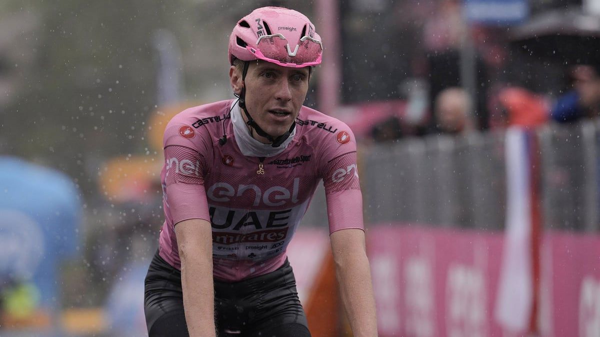 بوغاتشر يفوز بخامس مراحله في سباق إيطاليا للدراجات رغم سوء الأحوال الجوية