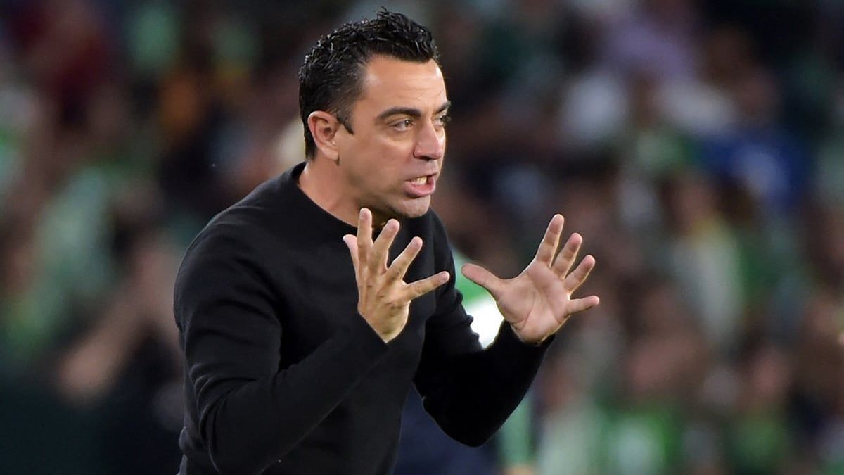 مفاجأة في مستقبل تشافي مع برشلونة