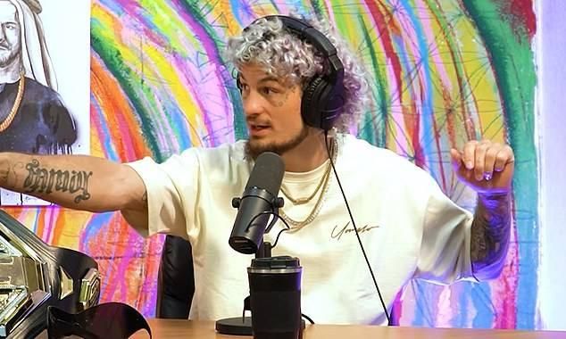 «بلاغ كاذب» بقتل نجم فنون قتالية لوالديه