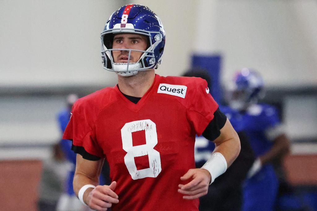 دانييل جونز موجود بالفعل في الميدان للعمالقة لبدء OTA في علامة عودة واعدة - موقع الخليج الان