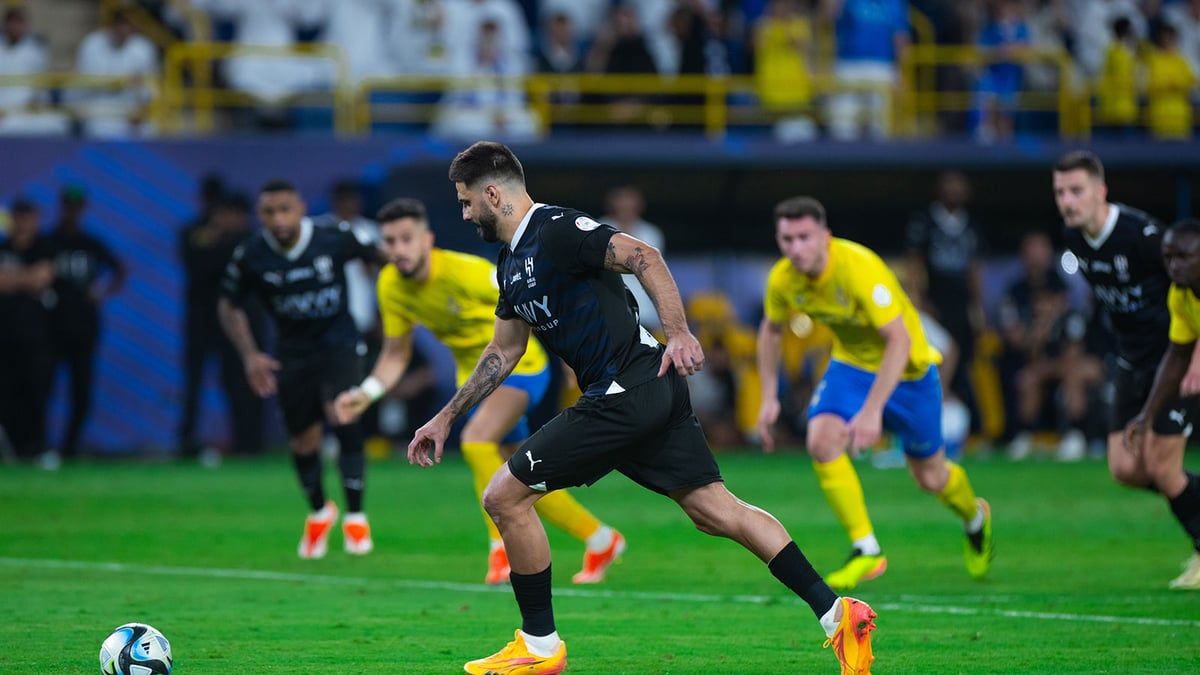 الهلال والنصر في الصورة.. الكشف عن صفقة عالمية قادمة للدوري السعودي