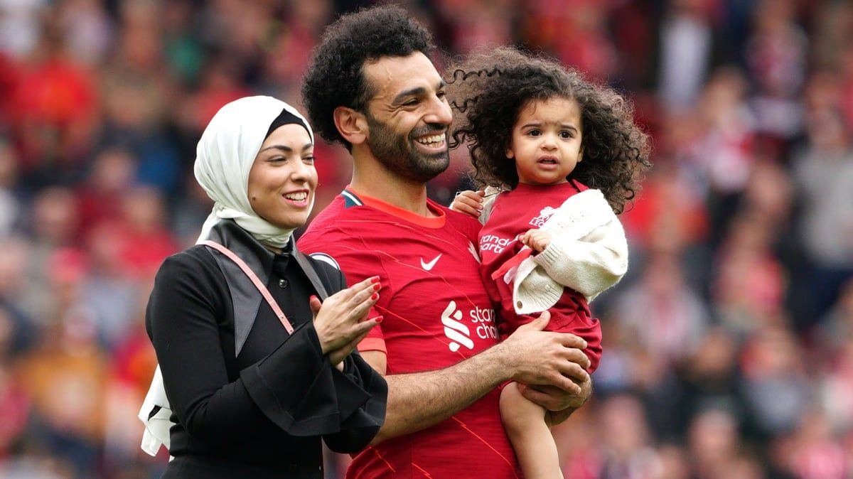 رد ناري من صلاح بعد تعرض زوجته وابنته لحملات تنمر (صورة)