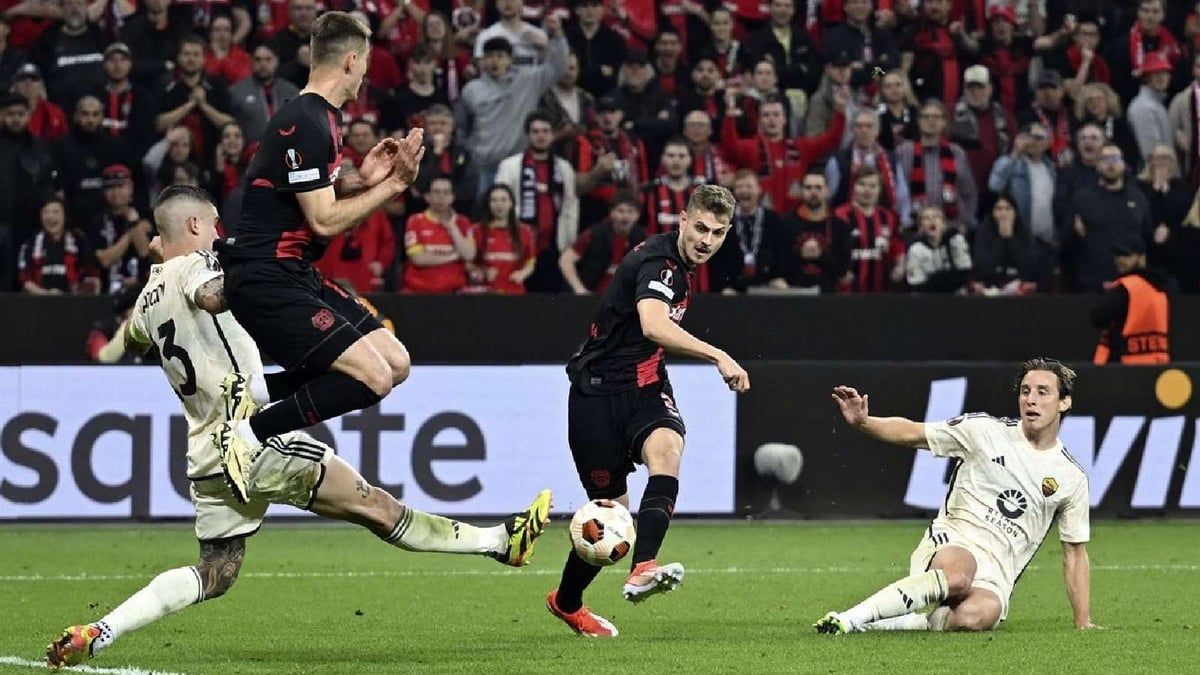 موعد مباراة نهائي الدوري الأوروبي والقناة الناقلة والمعلق