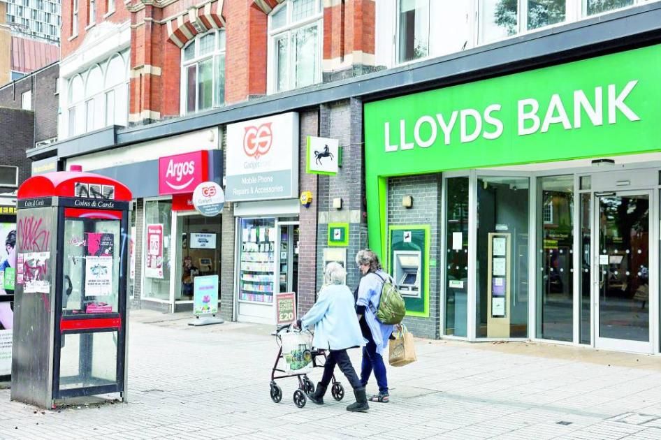 تراجع التضخم في بريطانيا وضغوط الأسعار تبدد آمال خفض الفائدة في يونيو