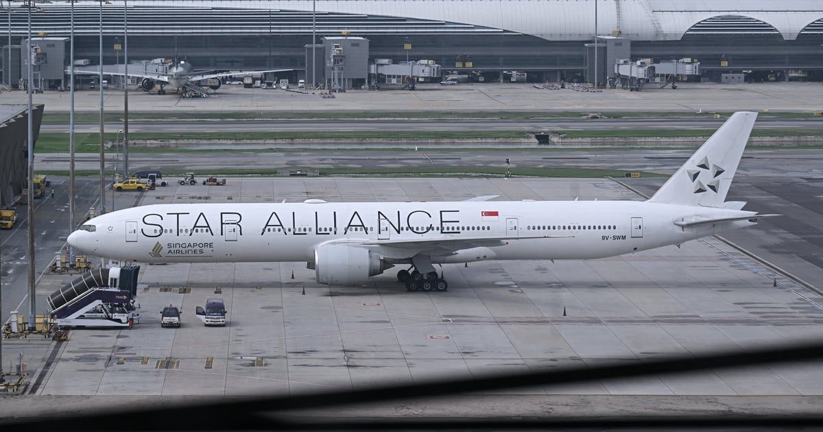 ركاب الطائرة السنغافورية يصفون أحداث "الرحلة المرعبة" (فيديو)