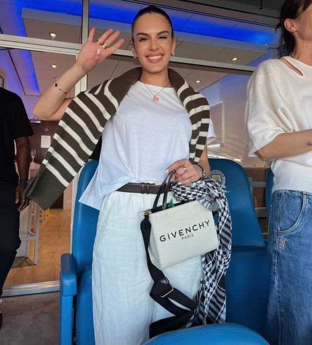 ظهرت بالكوفية...ابنة غوارديولا تخطف الأضواء بمناصرتها لفلسطين (صور)