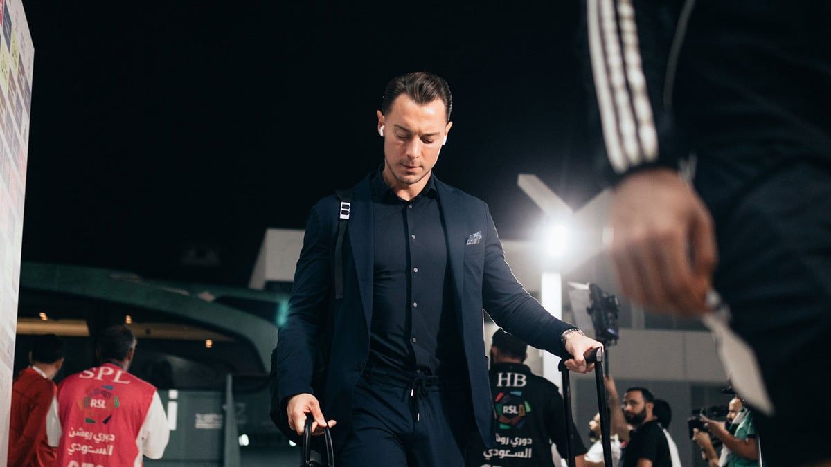 الأهلي السعودي يكافئ مدربه يايسله