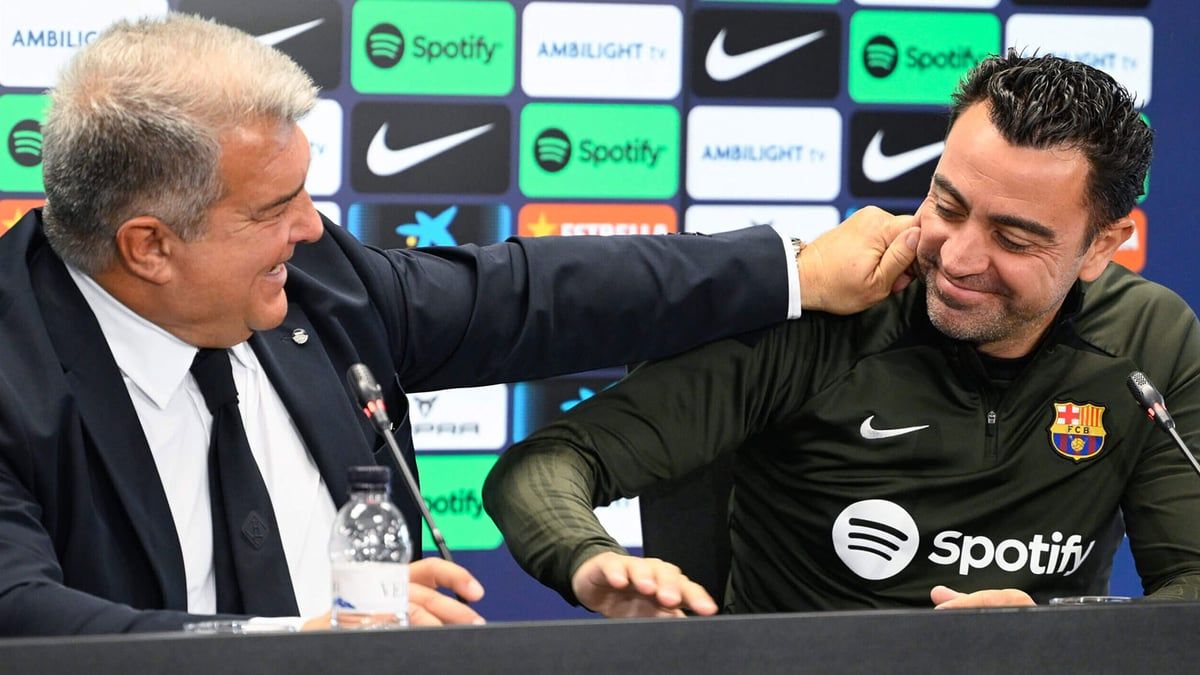 عدو تشافي يحدد مستقبله مع برشلونة