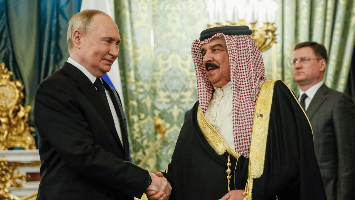 ملك البحرين يدعو روسيا لحضور مؤتمر للسلام في الشرق الأوسط