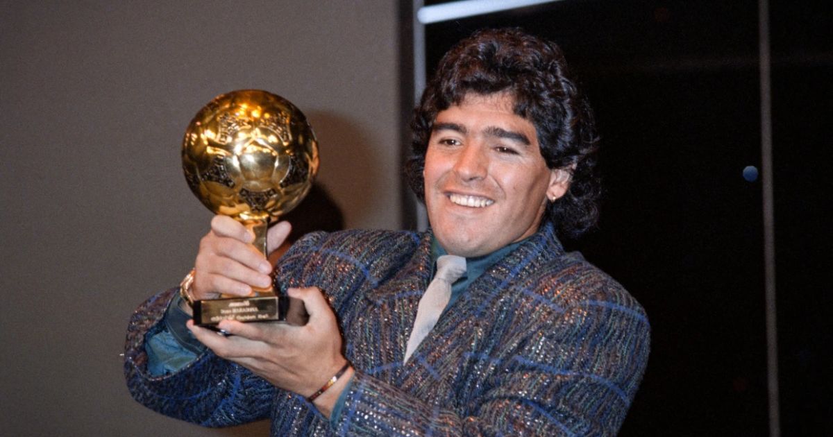 ورثة مارادونا يحاولون تجميد عملية بيع “كرة ذهبية” ظفر بها في مونديال 1986 - موقع الخليج الان