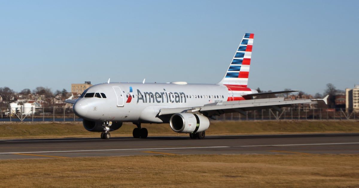 "فعل مشين" داخل مرحاض الطائرة يقود مضيفة إلى المحاكمة