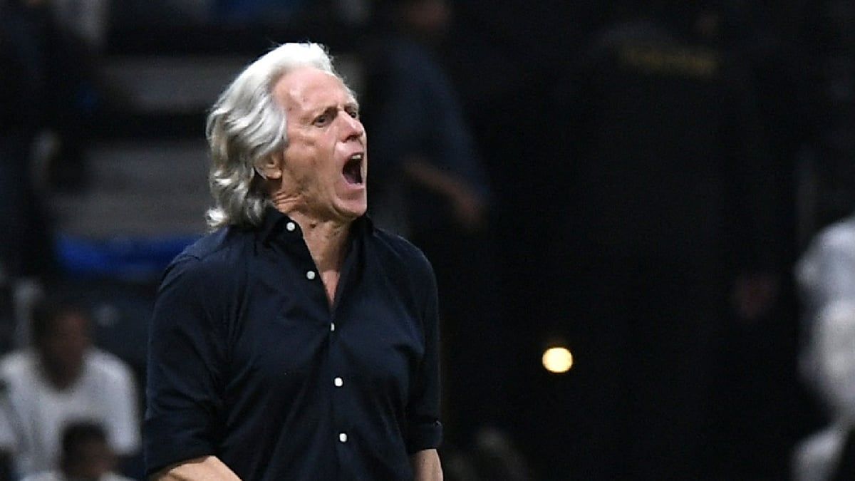 تطور جديد يهدد بقاء خيسوس مع الهلال السعودي