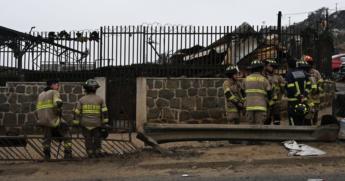 خلّفت 137 قتيلا.. تشيلي توقف شخصين أحدهما إطفائي بشبهة إشعال حرائق