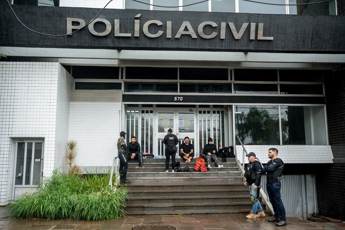 فتى يقتل والديه بـ"مطرقة" ثم يغادر لتناول الطعام