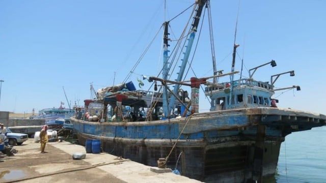 إيران تعتقل 20 صيادًا باكستانيًا بتهمة التهريب