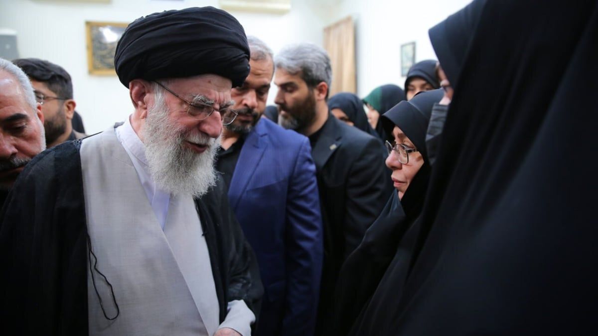 ماذا قالت زوجتا الرئيس الإيراني ووزير خارجيته بشأن مصرعهما؟