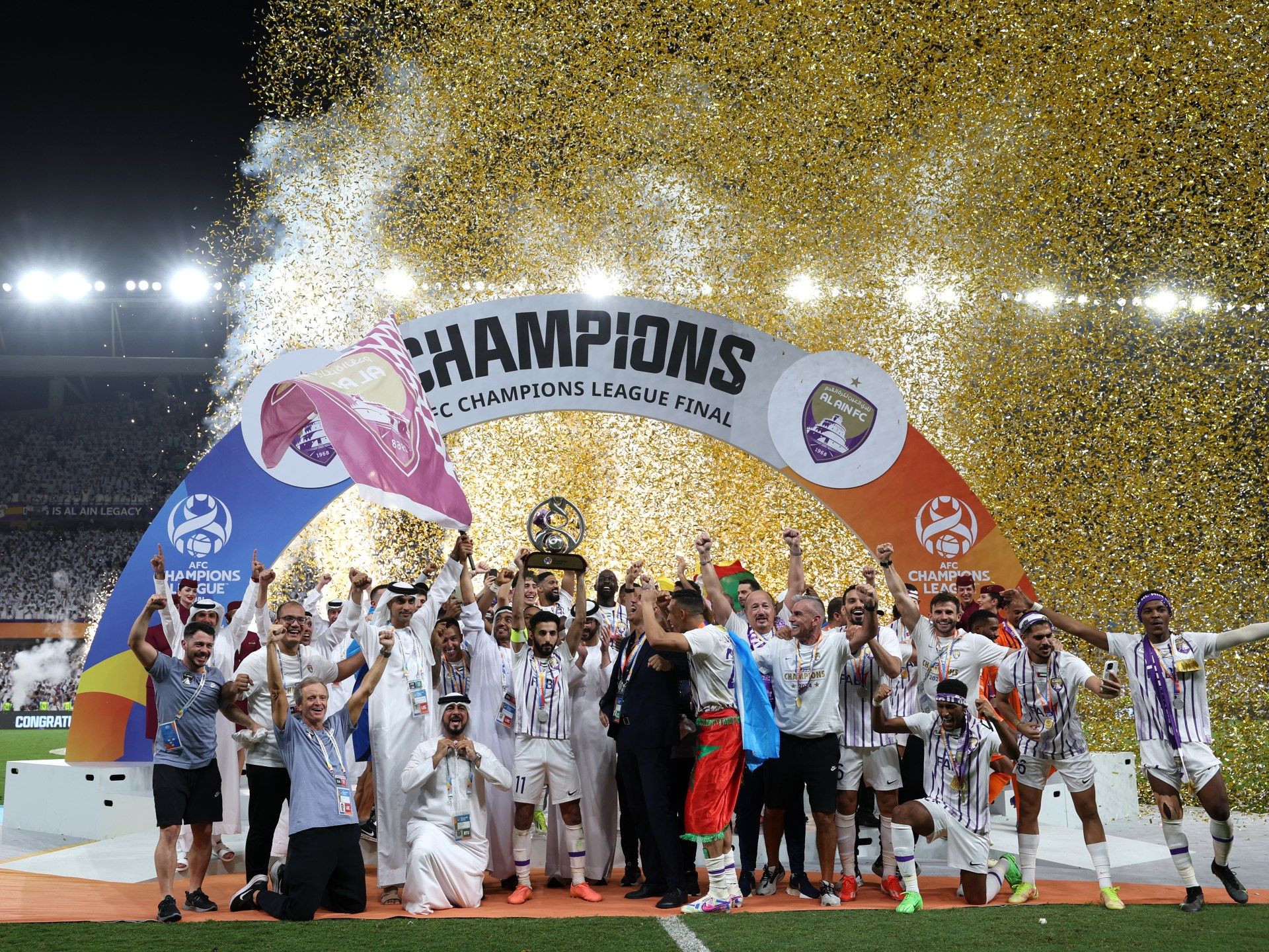 شاهد.. العين يضرب يوكوهاما بخماسية ويتوج بلقب أبطال آسيا للمرة الثانية في تاريخه - موقع الخليج الان