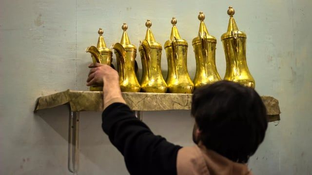 سوريا.. "دلّة مزعل" أندر الدلال العربية تشق طريقها إلى "اللوفر"