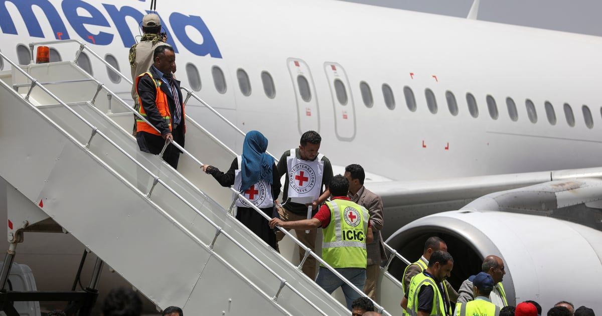 الحوثيون يعتزمون إطلاق سراح 100 معتقل تابع للحكومة الشرعية