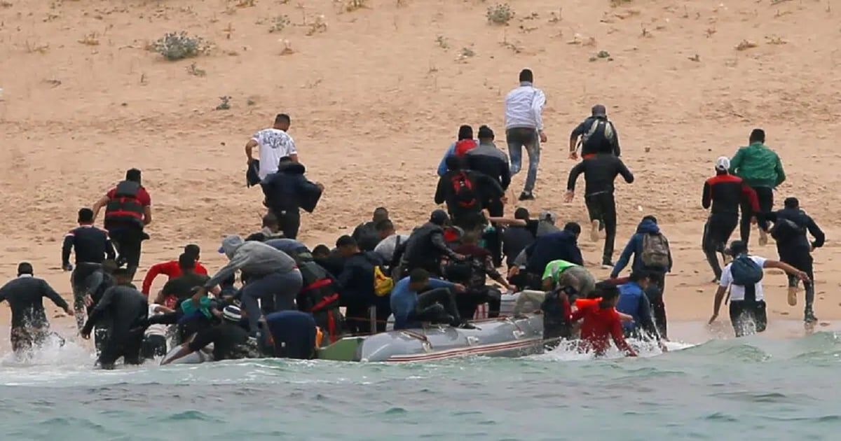 إسبانيا تفكك شبكة دولية لتهريب المهاجرين