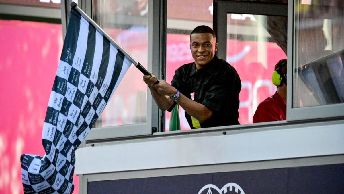 مبابي يرفع راية نهاية سباق فورمولا 1 (فيديو)