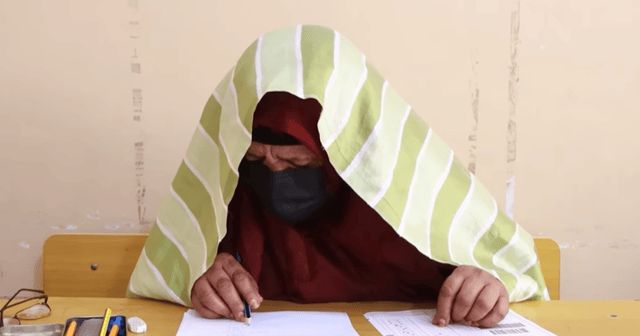 ليبيا.. تلميذات فوق الستين يرفعن شعار "العمر مجرد رقم"