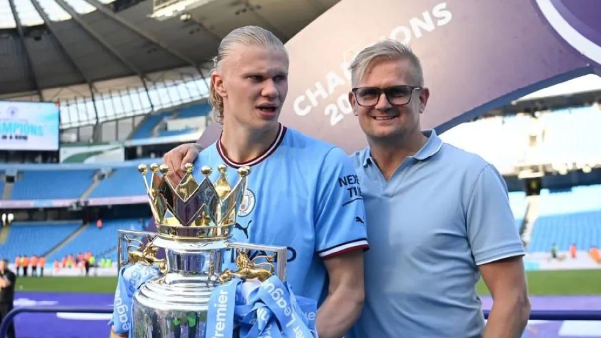 مشجعو مانشستر يونايتد يسخرون من والد هالاند أثناء رؤيته في القطار