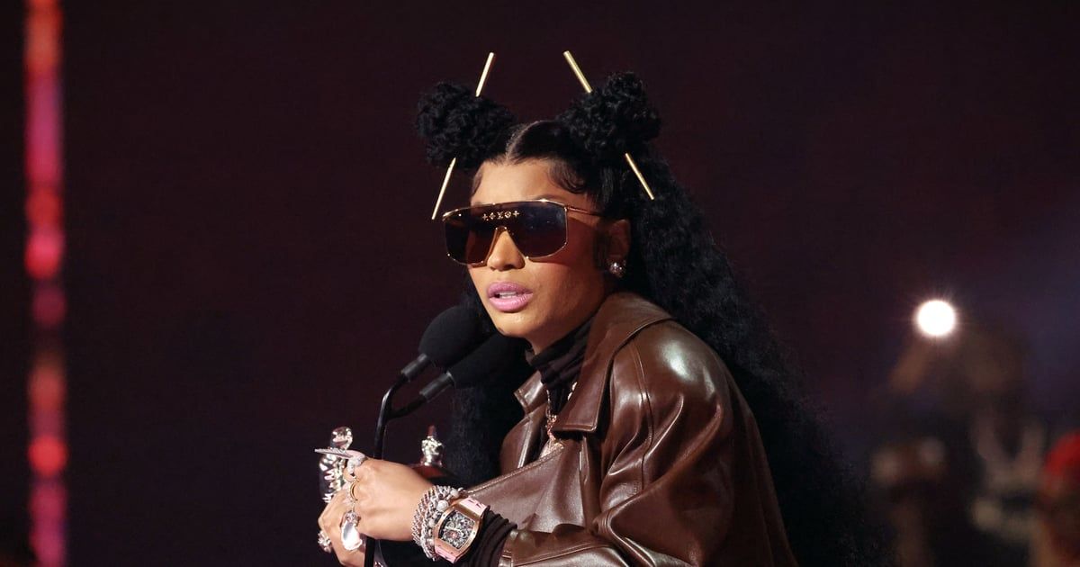 نيكي ميناج تعتذر لمعجبيها وتكشف تفاصيل اعتقالها في أمستردام