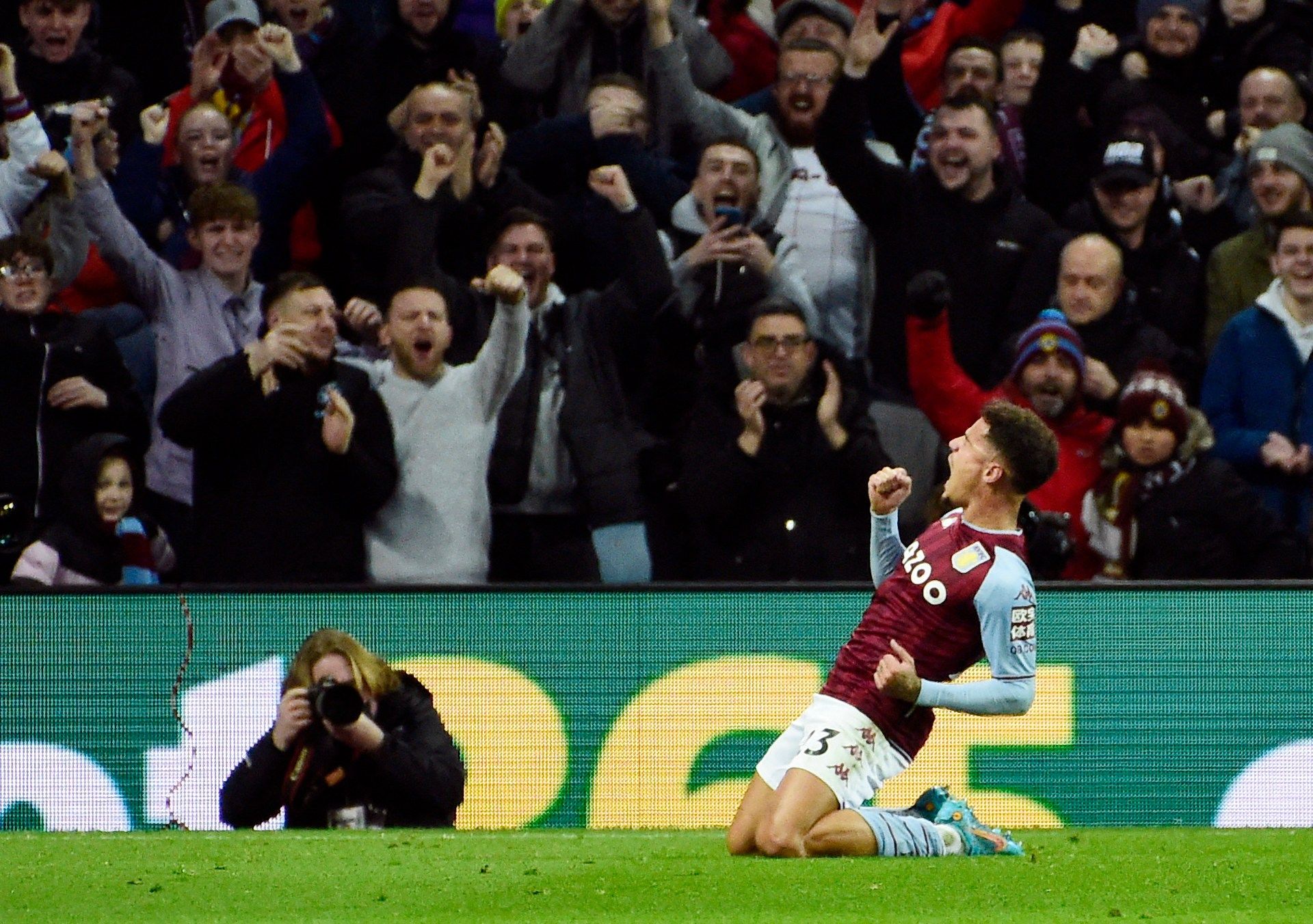 هل بالغ أستون فيلا في طلباته للاستغناء عن البرازيلي كوتينيو؟ - موقع الخليج الان