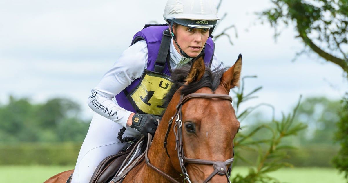 وفاة فارسة محترفة خلال مشاركتها في سباق للخيل (صور)