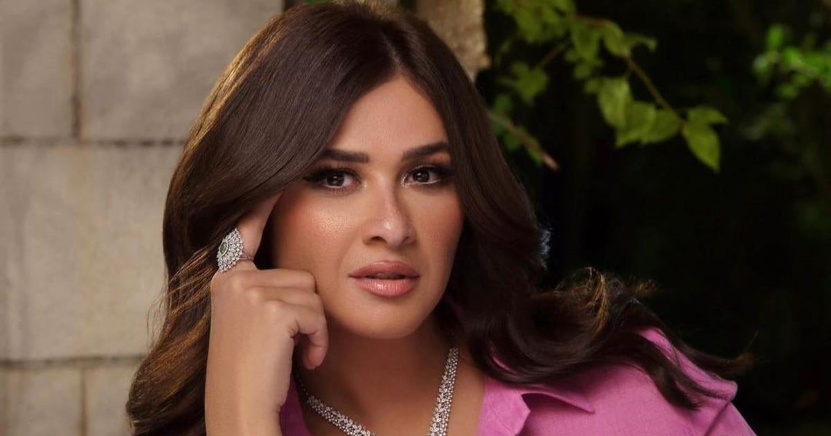 ياسمين عبد العزيز ترد على أنباء خلافها مع بدرية طلبة بصورة