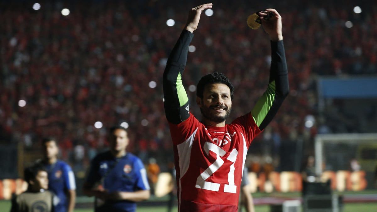 مفاجأة مدوية.. الزمالك يفاوض حارس الأهلي المصري