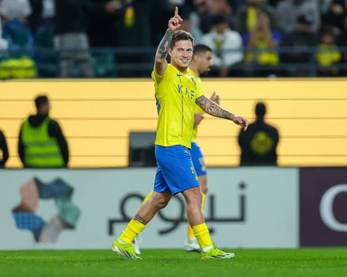 وكيل أعمال نجم النصر السعودي يحسم موقفه من الرحيل