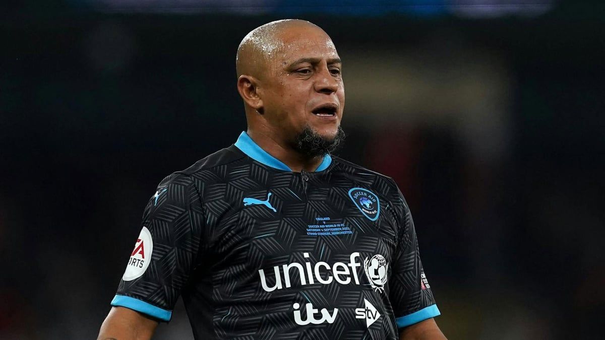 روبرتو كارلوس يصدم ميسي