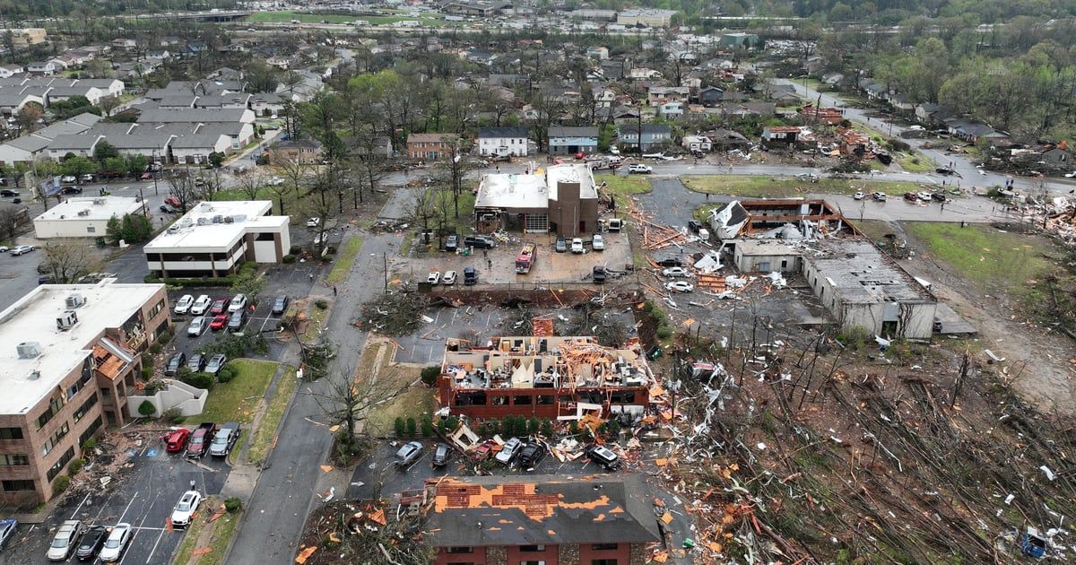 العواصف تقتل 21 شخصاً على الأقل في 4 ولايات أمريكية‎‎ (صور)