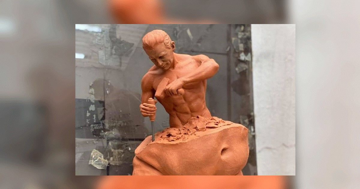 "تمثال الطالب المصري" يحصد تفاعلا واسعا.. والحقيقة "صادمة" (صور)