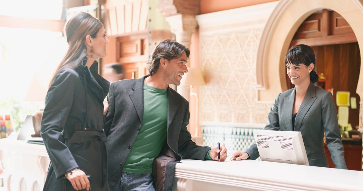 الإقامة في الفنادق المغربية دون "عقد زواج" بين التأييد والمعارضة