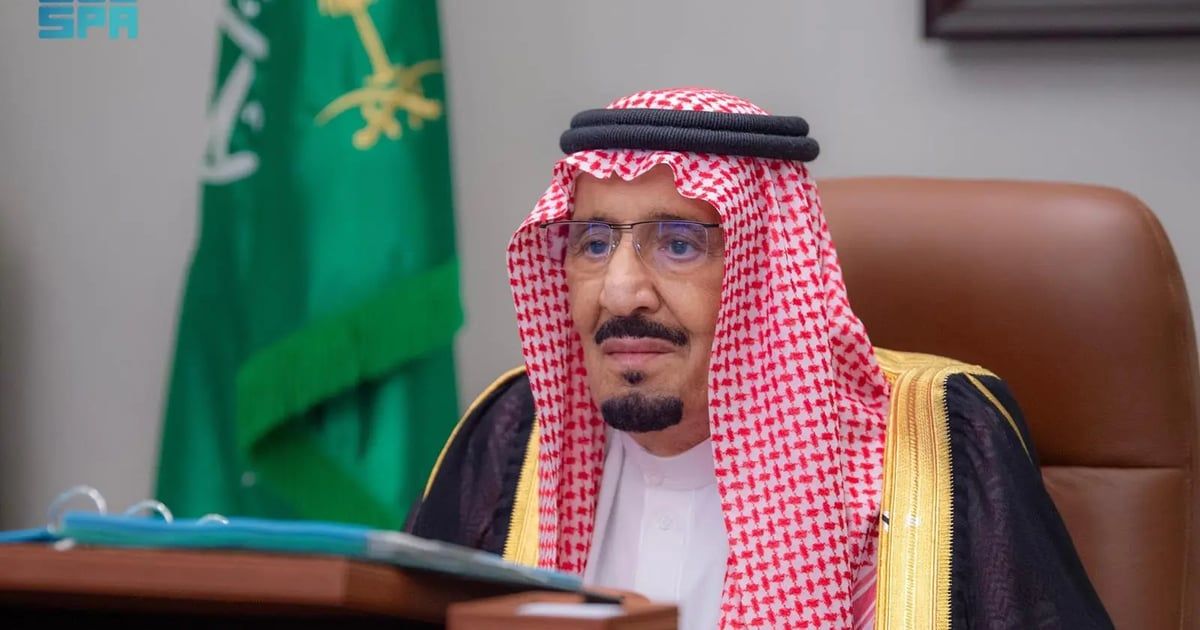 الملك سلمان يرأس جلسة مجلس الوزراء بعد الوعكة الصحية (فيديو)