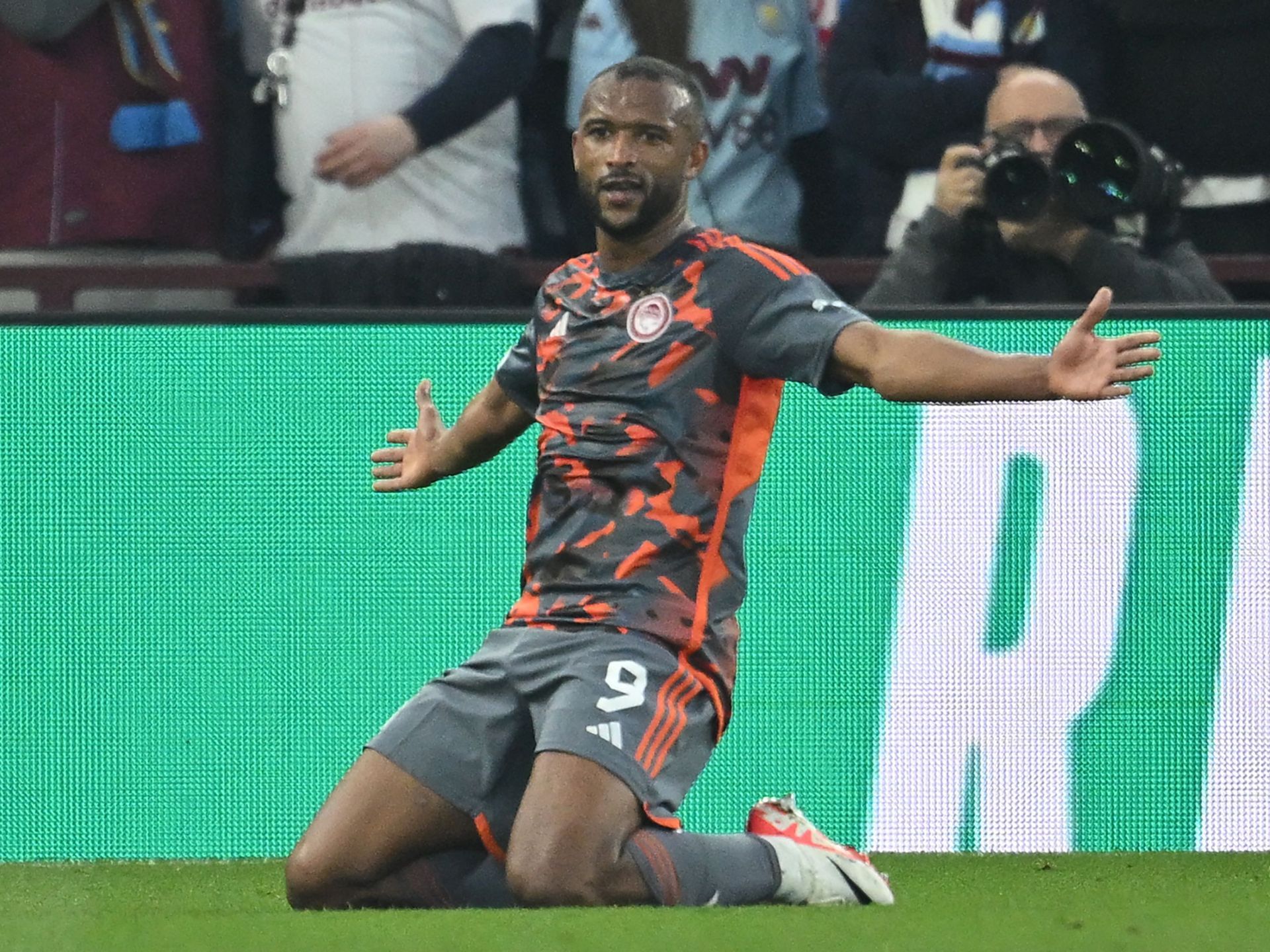 المغربي أيوب الكعبي سلاح أولمبياكوس في نهائي “المؤتمر الأوروبي” - موقع الخليج الان