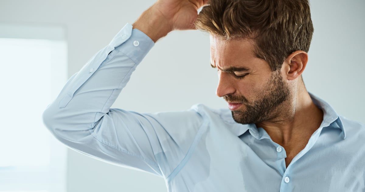 هل يخلصك الماء المالح من رائحة العرق الكريهة؟