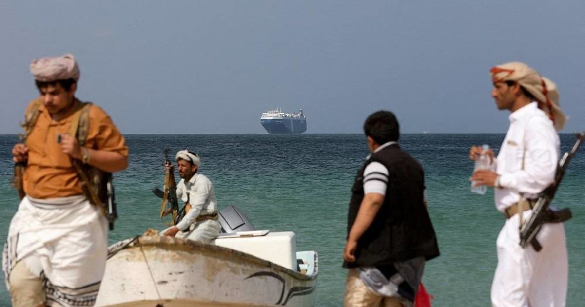 ميليشيا الحوثي تعلن استهداف 6 سفن في 3 بحار