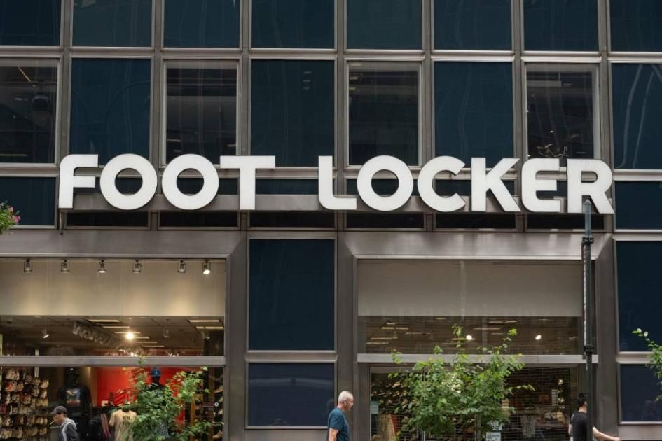 سهم «فوت لوكر» يقفز 30%