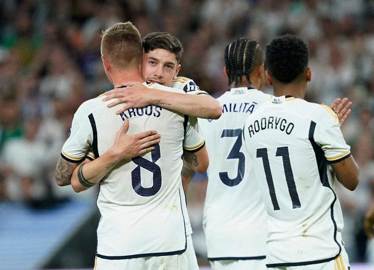 رغم نهائي الأبطال.. نجم ريال مدريد يحضر حفل تايلور سويفت (صورة)