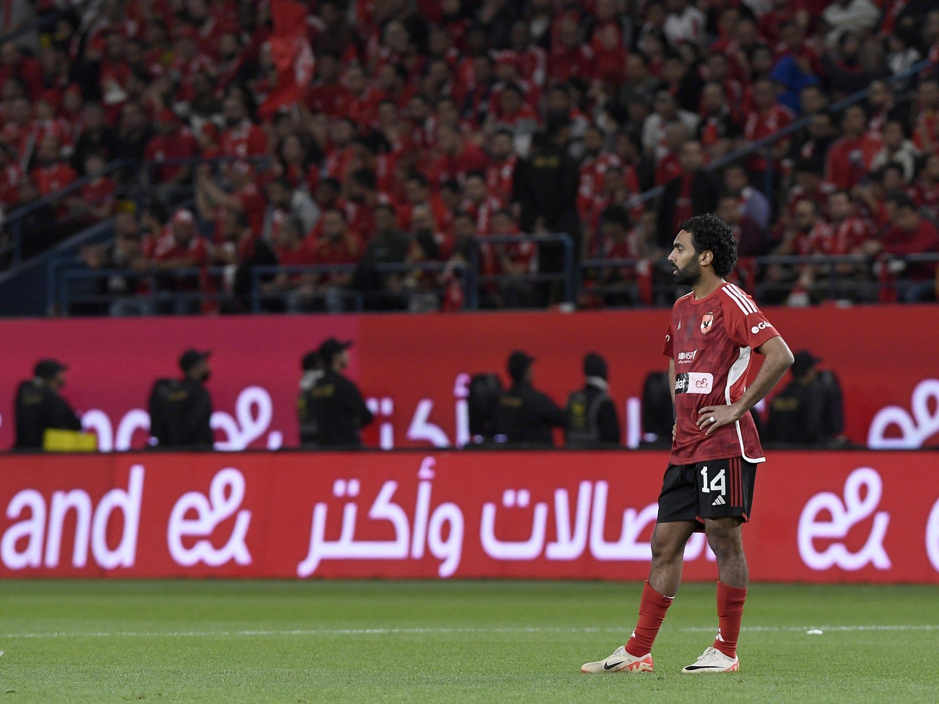 بتهمة الإهانة والترويع.. حبس الشحات لاعب الأهلي المصري عاما - موقع الخليج الان