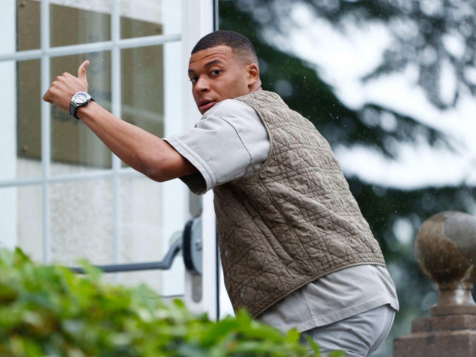 مبابي يقدم لاعبا لريال مدريد قبل يورو 2024 - موقع الخليج الان