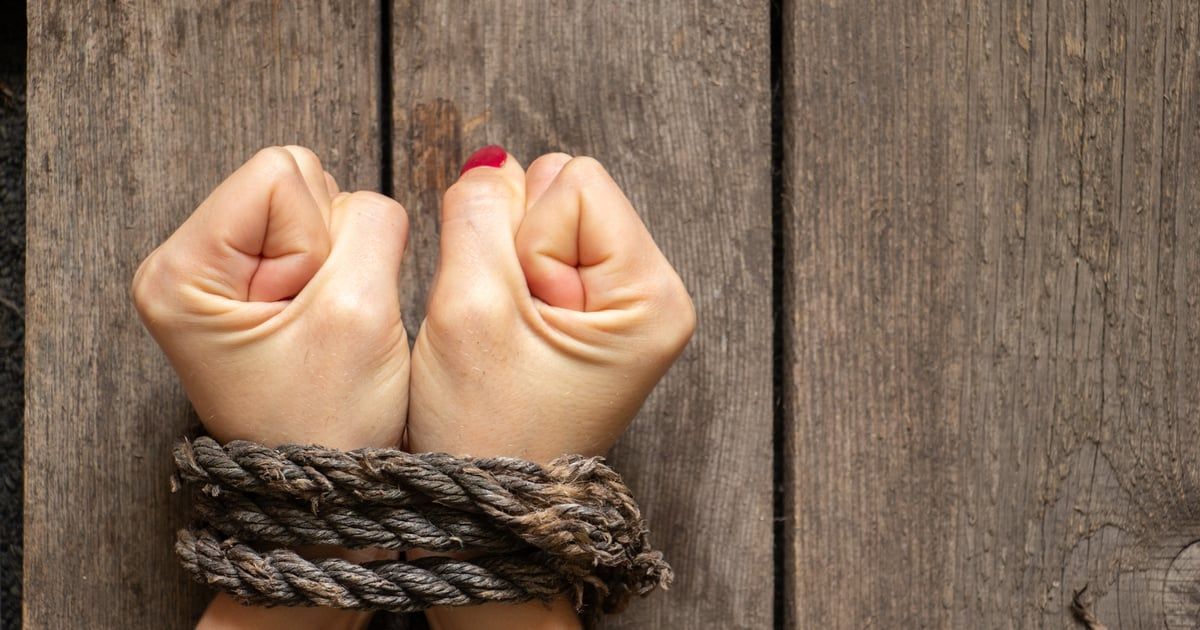 العراق.. القبض على منتحلة صفة طبيبة أطفال متورطة بتجارة البشر