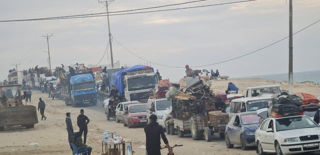 غزة.. موجة النزوح تفاقم أوضاع الخدمات في محافظة دير البلح